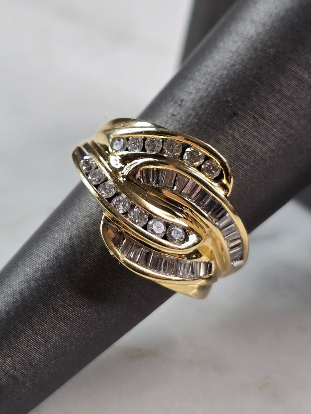 Womens Vintage Estate 14K Yellow Gold Modernist Diamond Ring 5.7g E1957
